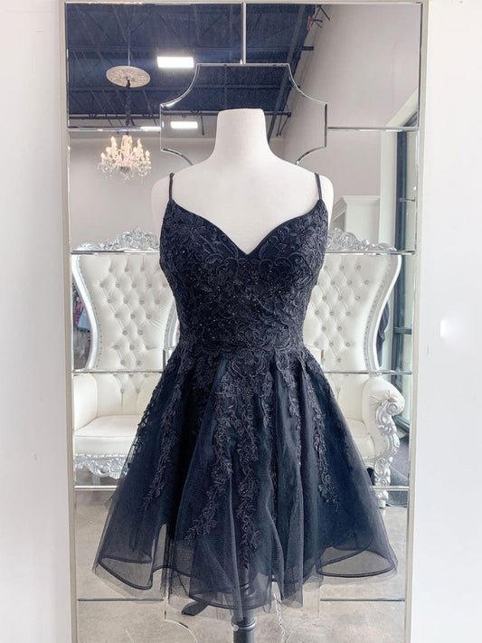 Black Tulle Lace Appliqu¨¦ Beaded Short Prom Dress Black Homecoming Dress