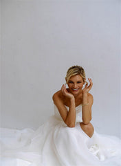 Sweetheart Sleeveless Organza Sweep Train Wedding Dress