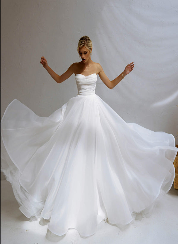 Sweetheart Sleeveless Organza Sweep Train Wedding Dress