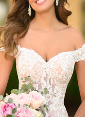 Off-the-Shoulder Sleeveless Tulle Sweep Train Wedding Dress With Appliques Lace