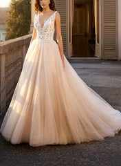 V-neck Sleeveless Lace/Tulle Wedding Dresses With Appliques Lace