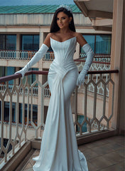 Elegant Trumpet/Mermaid Satin Wedding Dress with Strapless Sleeveless Design and Sweep Train