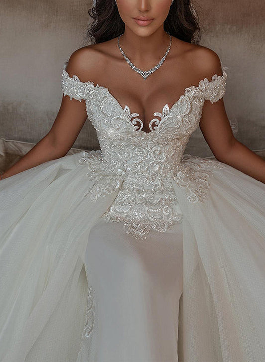 Off-The-Shoulder Sleeveless Wedding Dresses With Appliques Lace