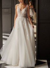 Sleeveless Sweep Train Tulle Wedding Dress With Appliques Lace