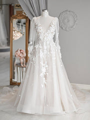 Ivory V-Neck Tulle Lace Long Wedding Dress Lace Beach Wedding Dress