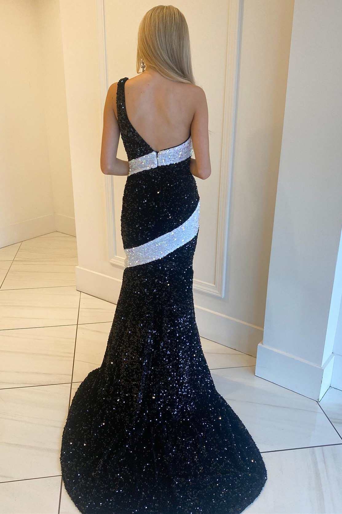 Glamorous Black and White Sequin One-Shoulder Mermaid Long Prom Gowm