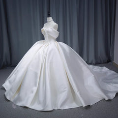 Champagne Chapel Train Princess Quinceanera Dress Elegant Satin Long Sweet 16 Dress Ball Gown Dress