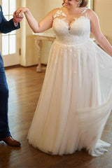 Ivory A Line Wedding Dress V Neck Plus Size Lace Appliques Bridal Dress