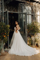 Ivory Strapless Wedding Dress A Line Tulle Bridal Dress with Lace Appliques