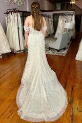 Ivory Off the Shoulder Wedding Dress Lace Appliques Bridal Dress with Sweep Train