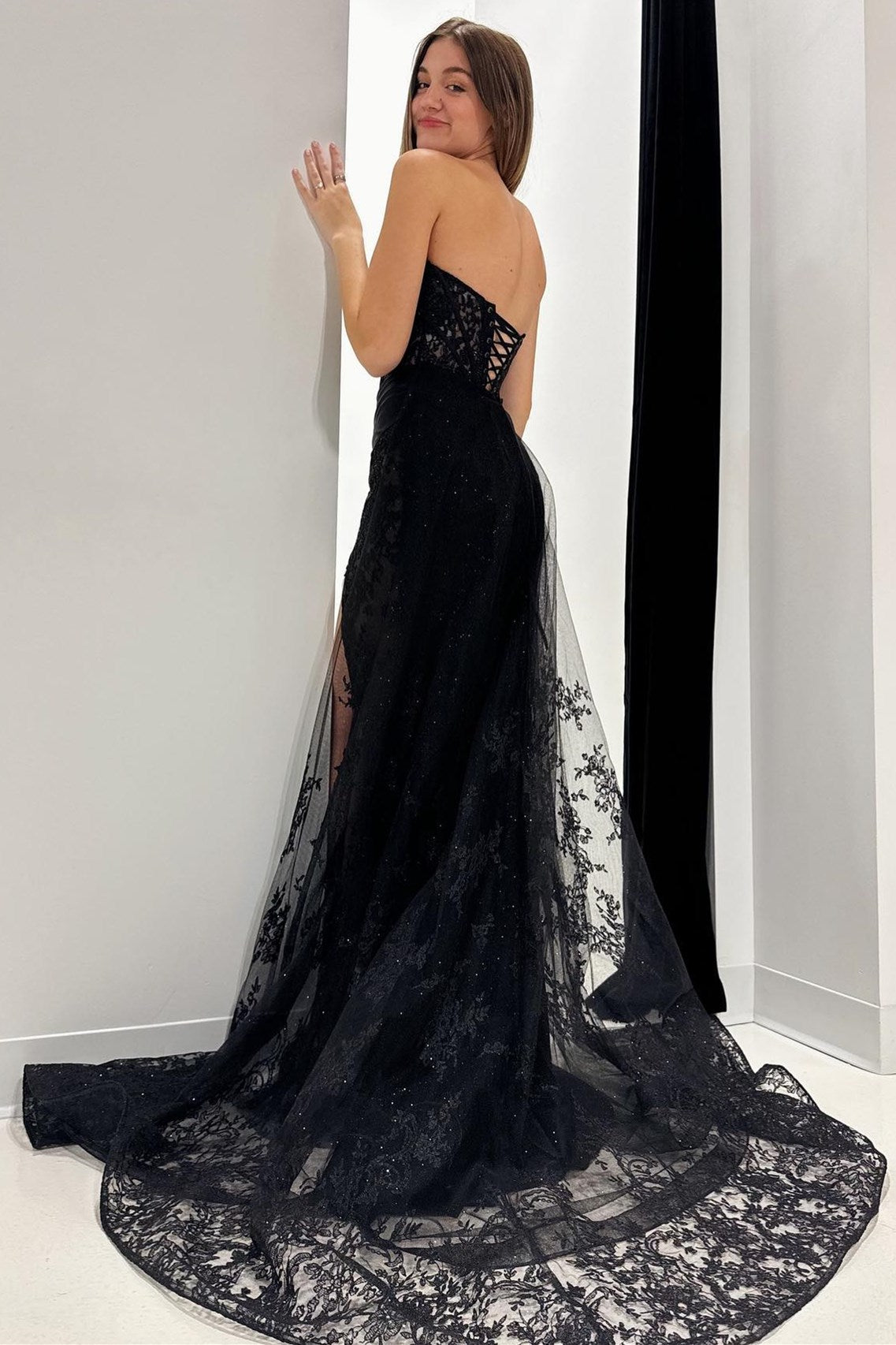 Giuliana Dressystars Glamorous Black Lace Strapless Long Formal Dress with Attached Train