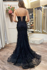 Glamorous Black Delicate Appliques Plunge V Lace-Up Trumpet Prom Gown