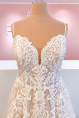 Ivory Tulle Lace Wedding Dress Spaghetti Straps A-Line Bridal Dress with Sweep Train