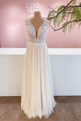 Ivory Tulle Lace Wedding Dress A-Line Bridal Dress with Sweep Train