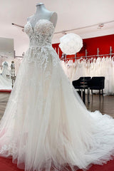 Ivory Tulle Lace Wedding Dress A-Line Sweetheart Bridal Dress with Sweep Train