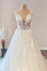 Ivory Tulle Lace Wedding Dress A-Line Cap Sleeves Bridal Dress with Sweep Train