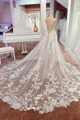 Ivory Tulle Lace Wedding Dress A-Line Spaghetti Straps Bridal Dress with Sweep Train