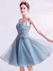 Gray Blue Short Prom Dress V-Neck Blue Lace Homecoming Dress with Beaded Sequin