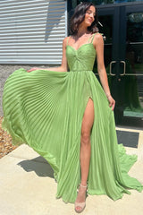 Green Twist-Front Pleated Elegant Prom Dress with Split Design