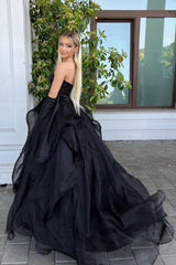 Qiara Dressystars A Line Chic Sweetheart Collar Glamorous Black Long Elegant Prom Dress with Exquisite Beading