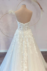 White Sweetheart A-Line Wedding Dress Tulle Lace Bridal Dress with Sweep Train