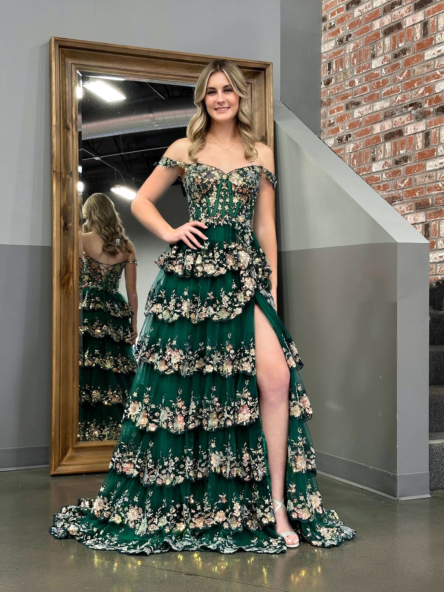 Dressystars Chic Green Crystal Sequin Material  Princess A Line Off the Shoulder Elegant Prom Dress with Lace Ruffles