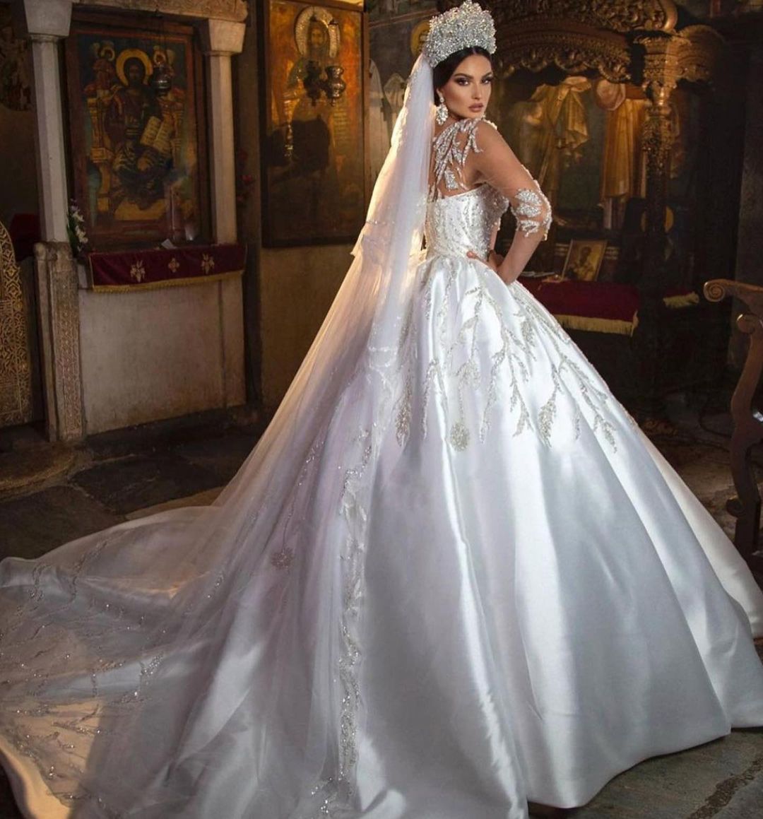 Gorgeous Long Princess Sweetheart Satin Wedding Dress with Sleeves