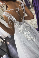 Ivory V Neck Sleeveless A Line Wedding Dress Lace Appliques Bridal Dress