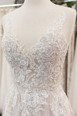 Ivory V Neck Wedding Dress A Line Sleeveless Lace Bridal Dress