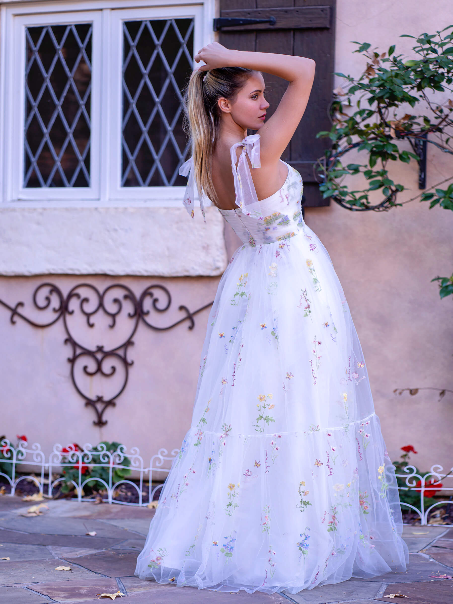 Chic Sweetheart Collar Neck Floor Length Tulle Material Embroidery Floral Prom Dress