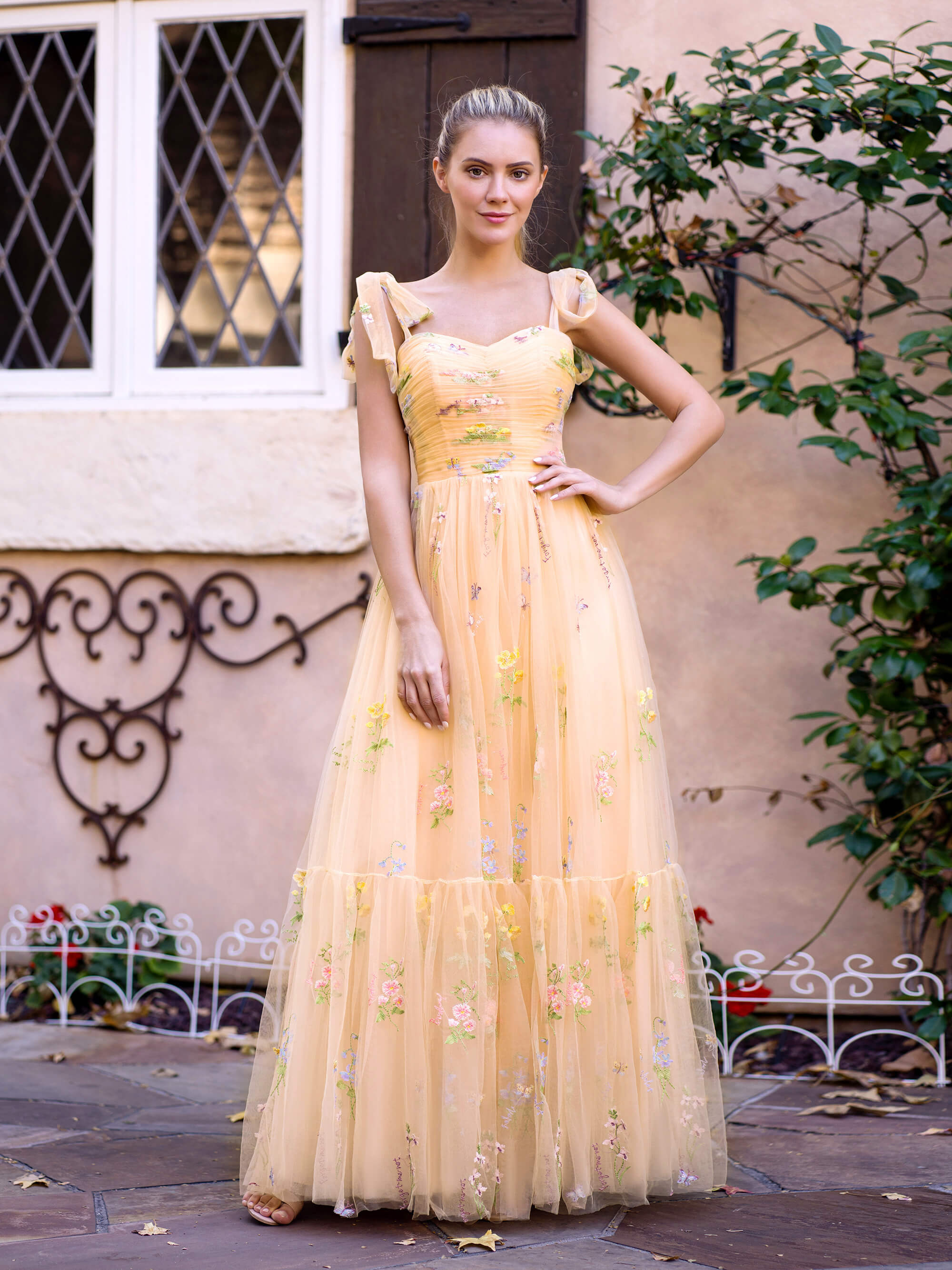 Chic Sweetheart Collar Neck Floor Length Tulle Material Embroidery Floral Prom Dress